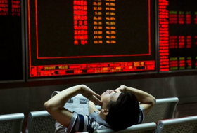 Китай бросает сотни миллиардов долларов на поддержку юани